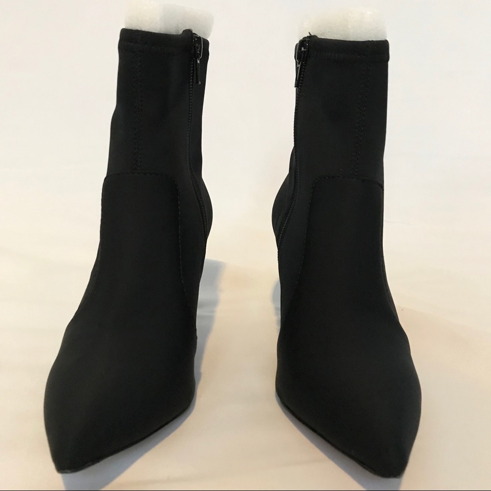 NEIMAN MARCUS POINTED BOOTIES